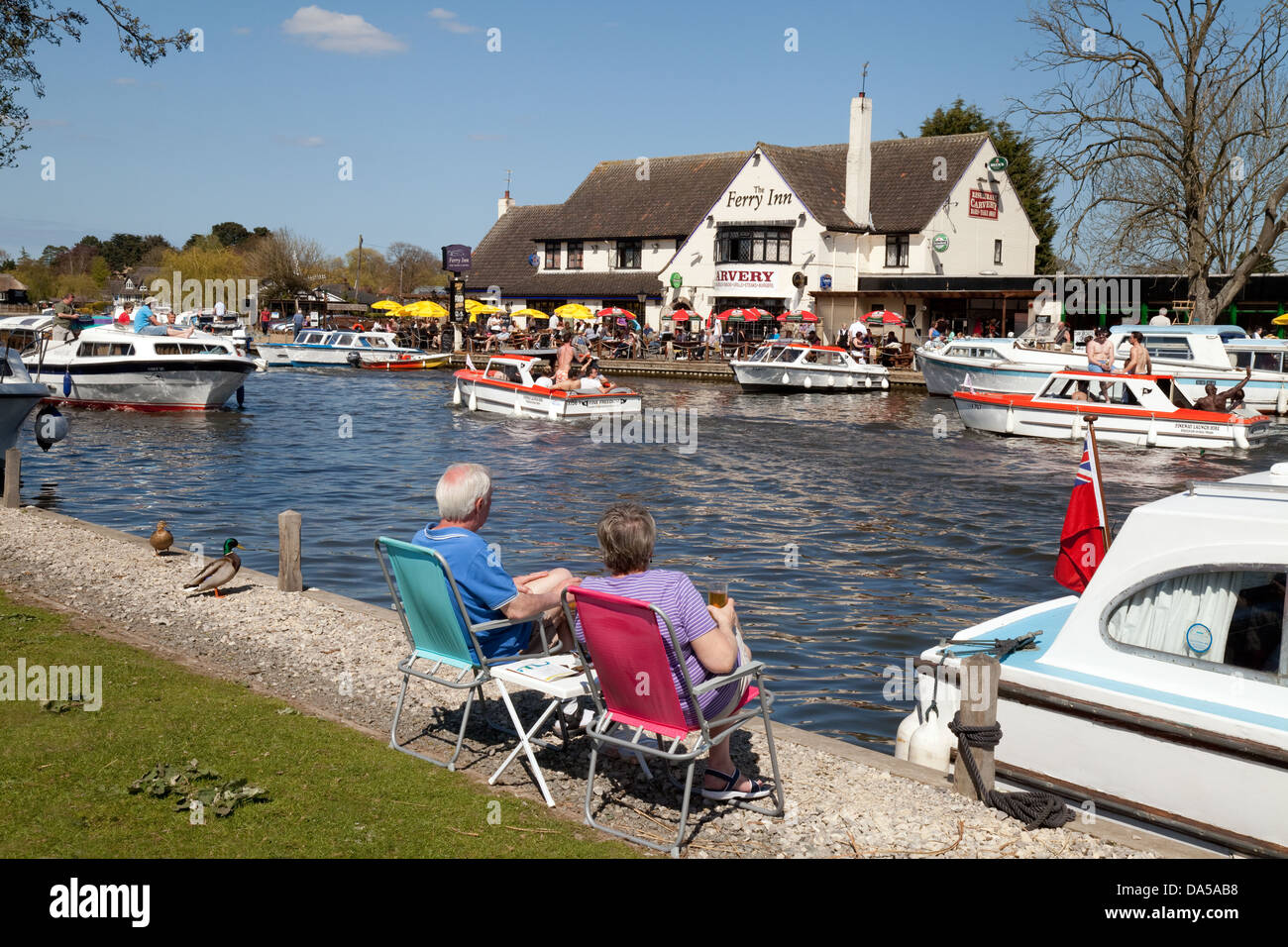 The Ferry Inn at Horning in summer, a Norfolk Broads pub, East Anglia ...
