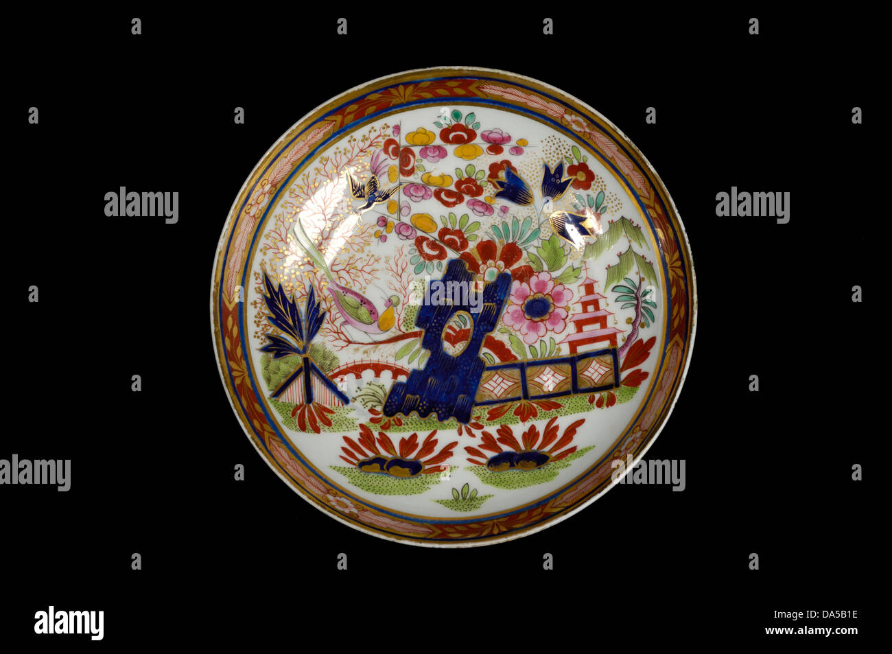 An English Barr Flight and Barr saucer hand painted with a chinoiserie pattern. First quarter of 19th C. Stock Photo