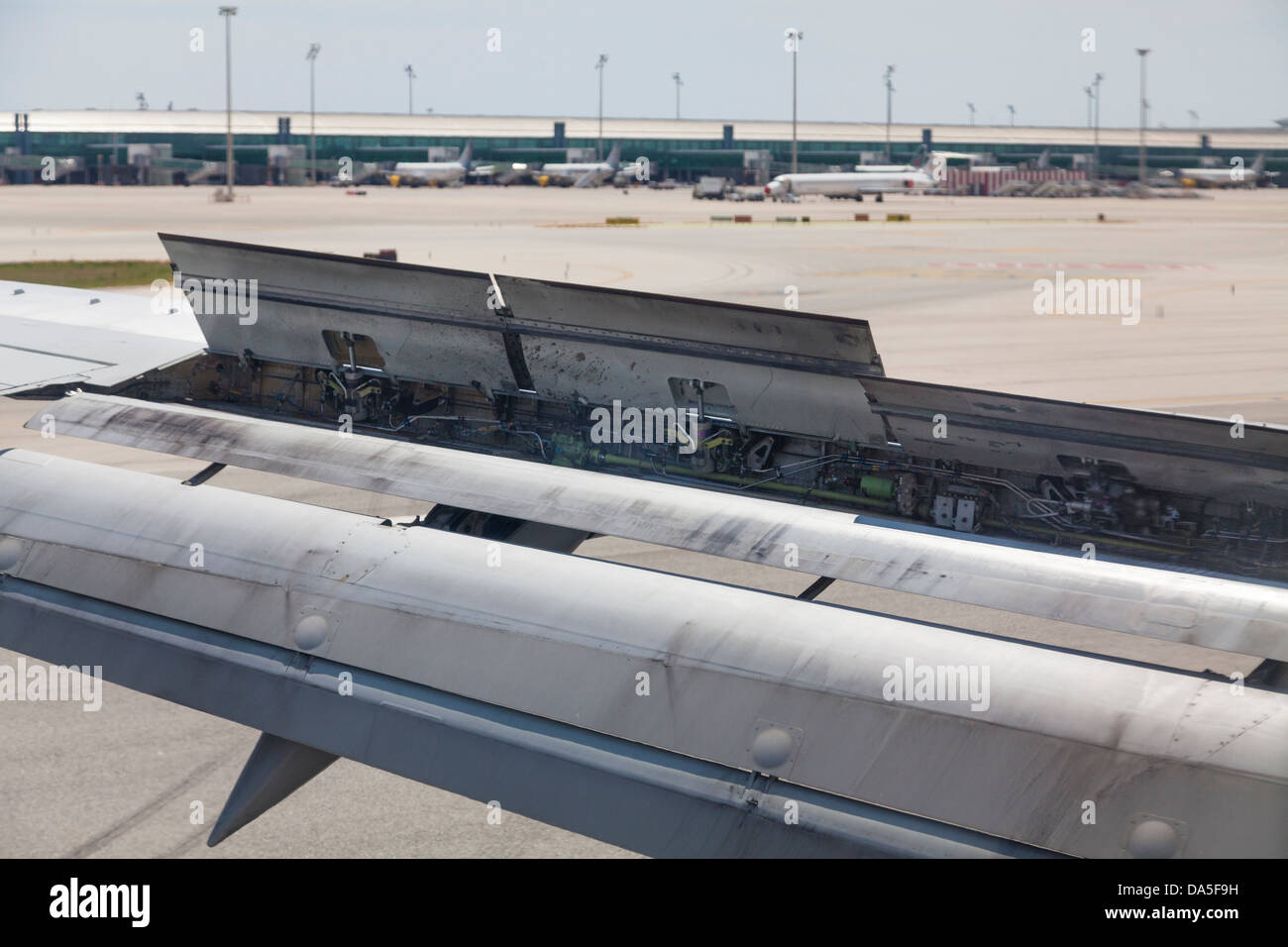 Airplane wing landing spoilers hires stock photography and images Alamy