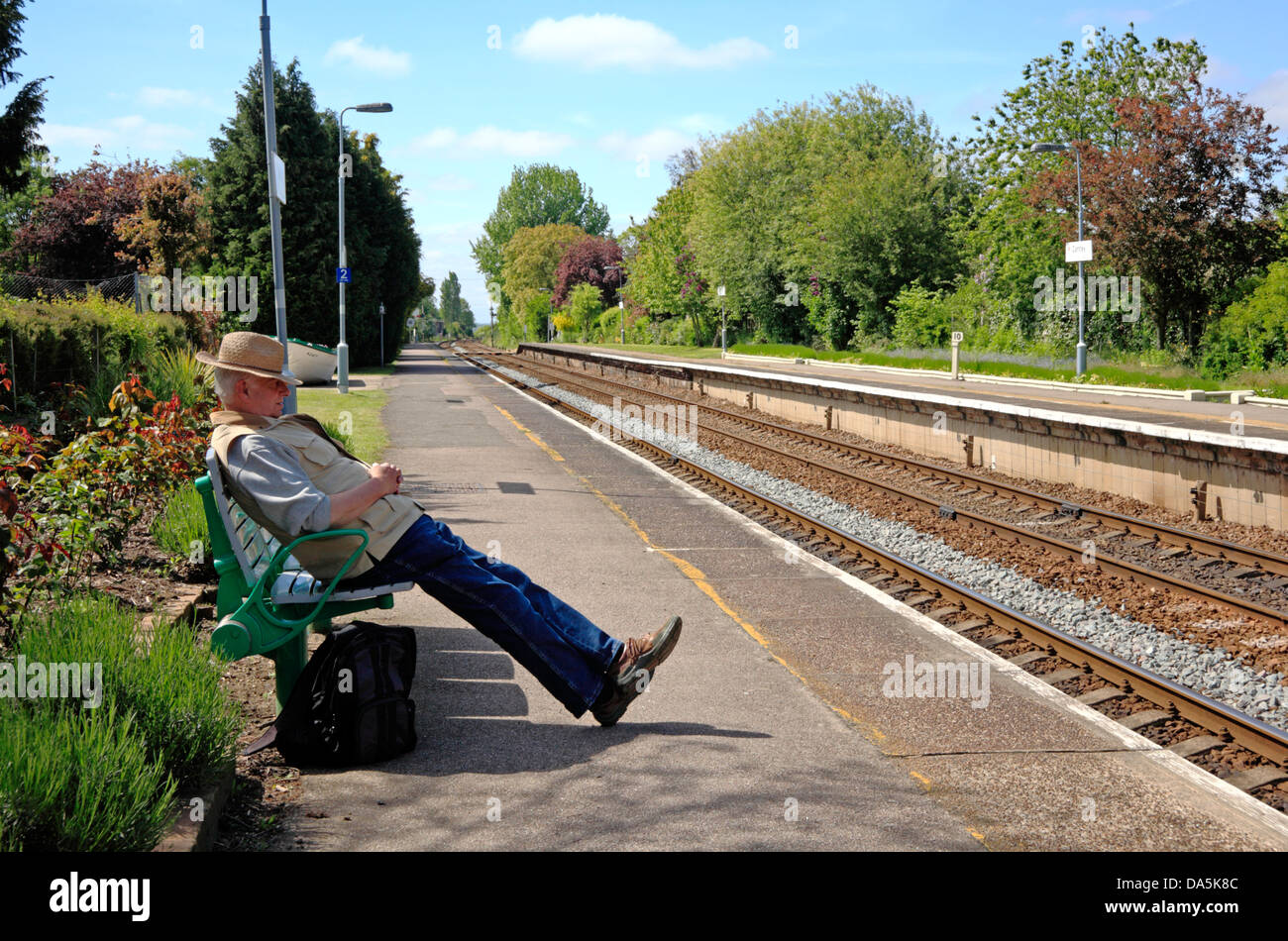 Man waiting train uk alone hires stock photography and images Alamy