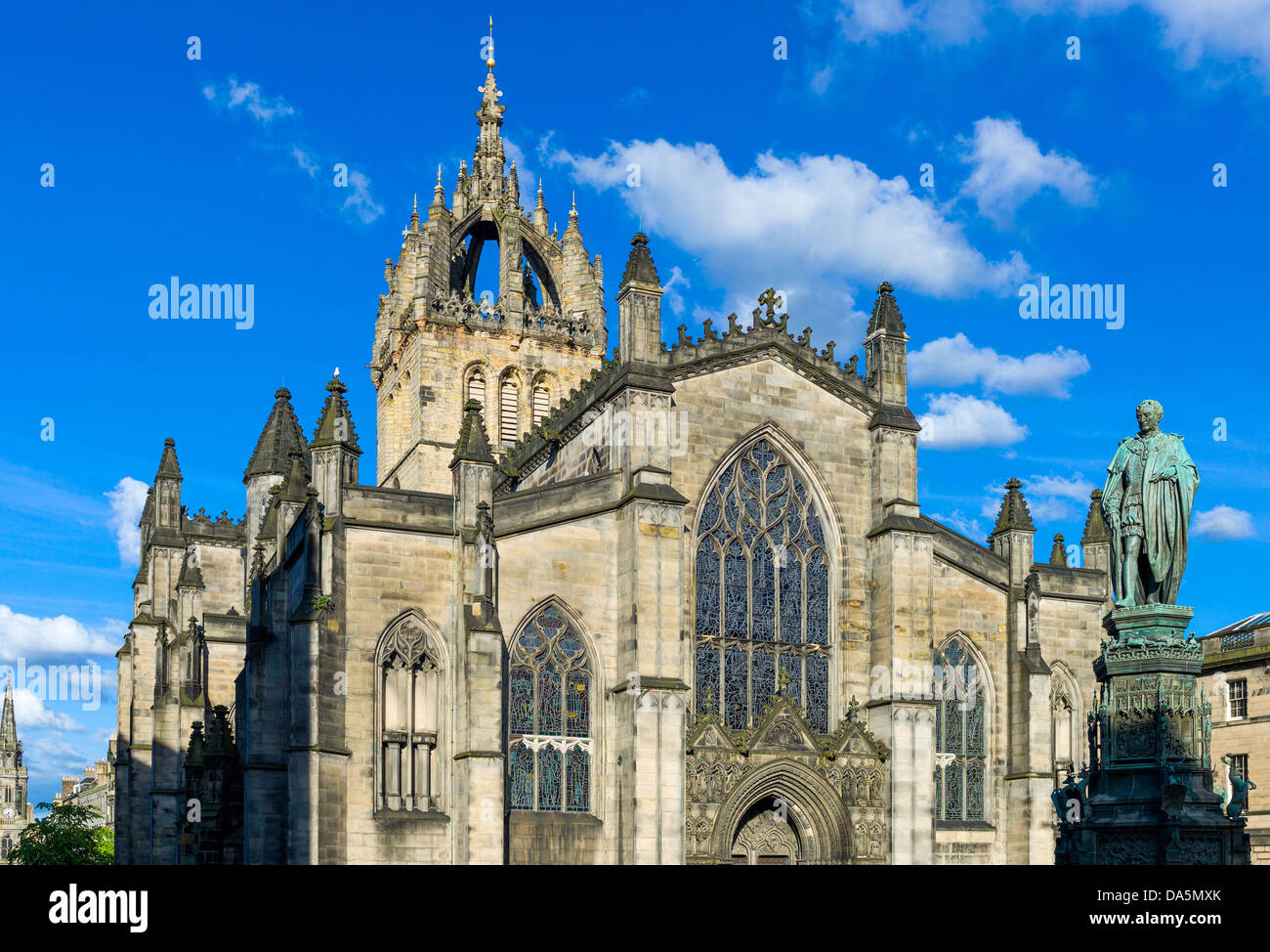 Europe Great Britain, Scotland, Edinburgh, The Royal Mile, the St Giles Cathedral and the monument to the Duke Queensberry. Stock Photo