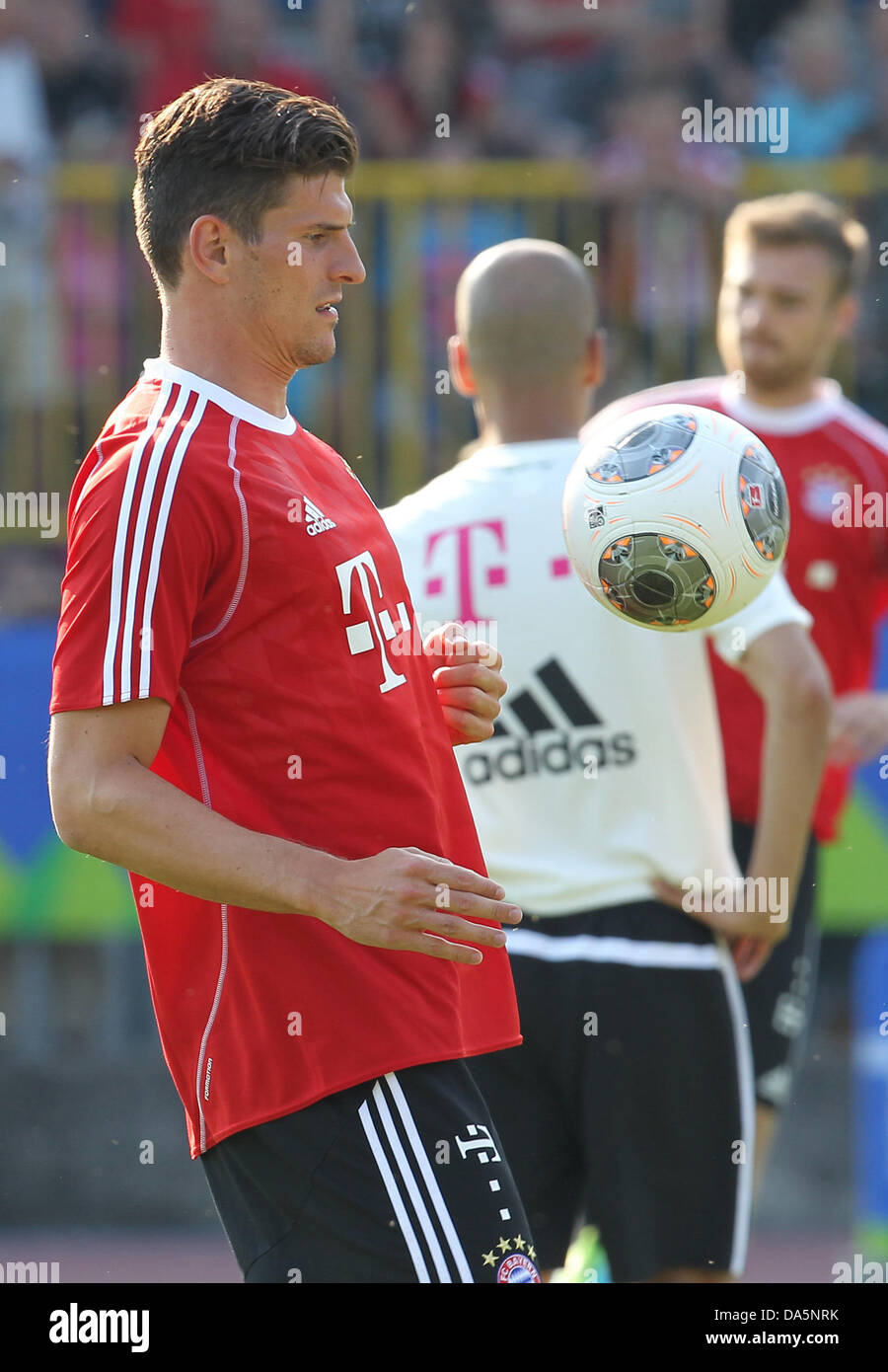 Mario Gomez (L) of Bundesliga soccer club FC Bayern Munich is pictured during a traning session in Arco, Italy, 04 July 2013. The team of Bayern Munich prepares for the 2013-14  Bundesliga season with a training camp in Arco between 04 and 12 July 2013. Photo: KARL-JOSEF HILDENBRAND Stock Photo