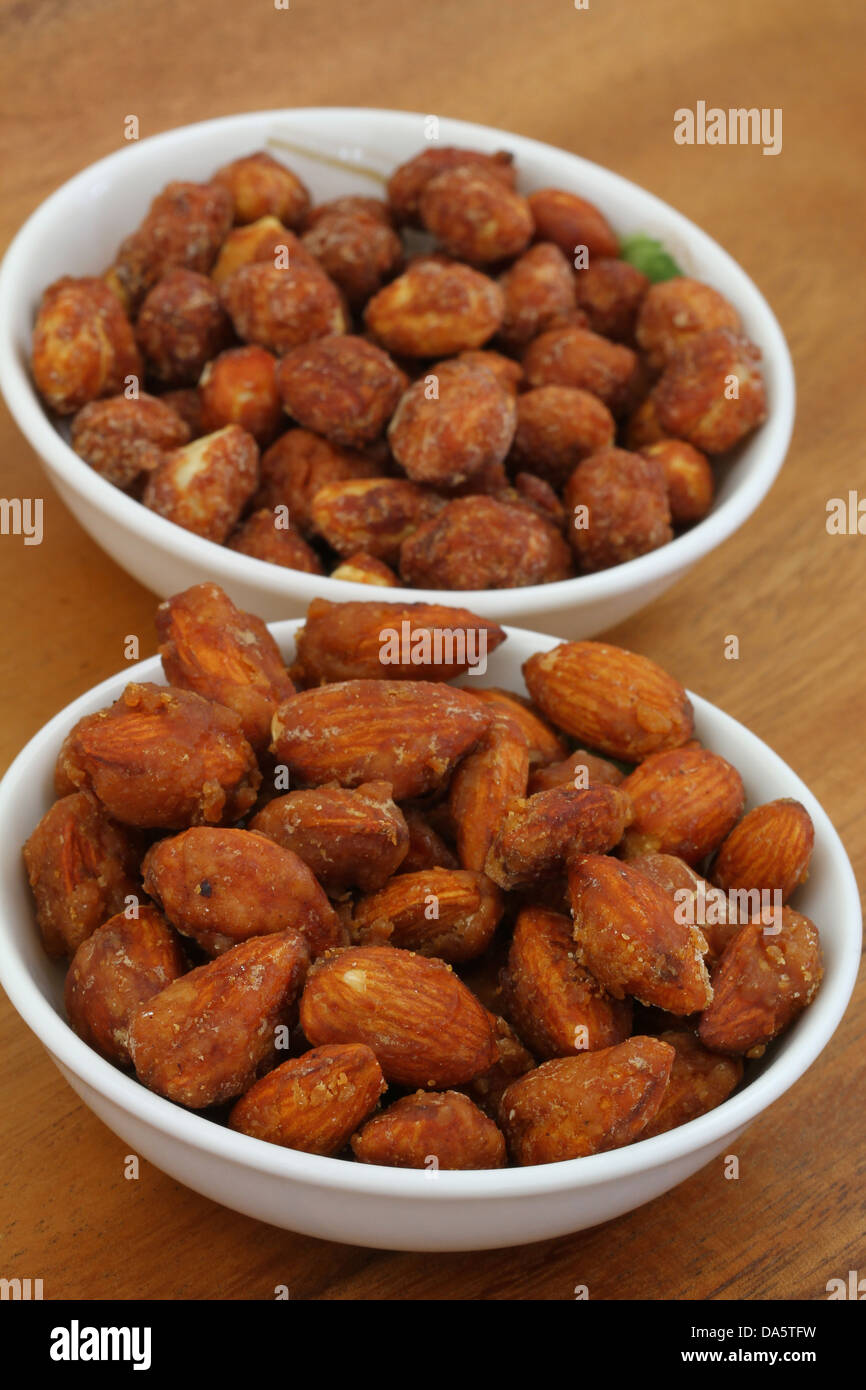 Caramelized almonds and peanuts, close up Stock Photo Alamy