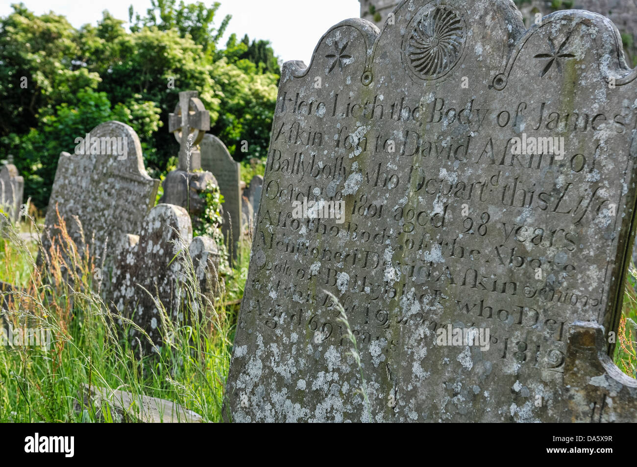 Gravestone gravestones graveyard hires stock photography and images
