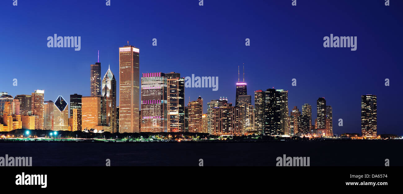 Chicago city downtown urban skyline panorama at dusk with skyscrapers ...