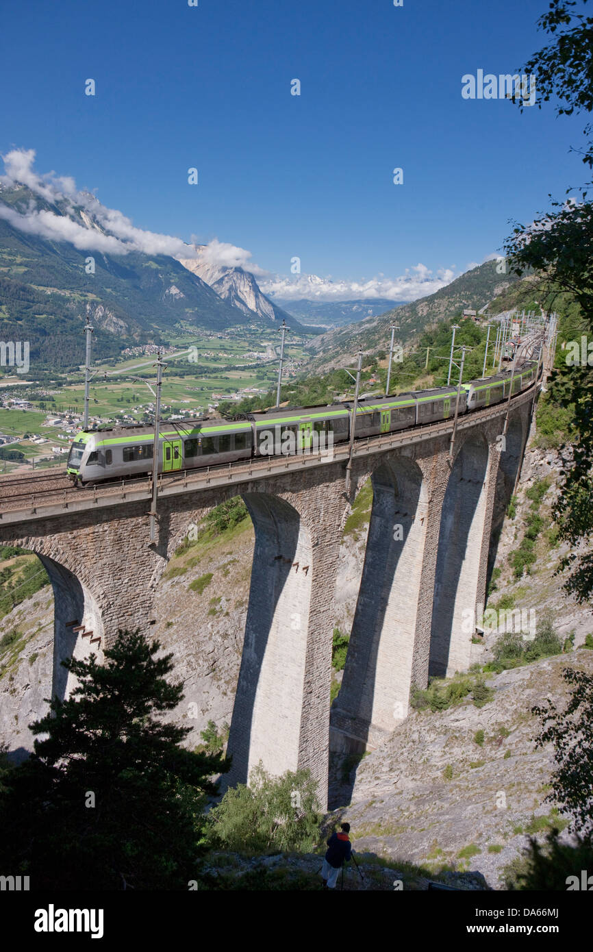 Kuogelkinviadukt, Lüeglichi ditch, south ramp, BLS Lötschberg, road, railway, train, railroad, canton, Valais, bridge, viaduct, Stock Photo
