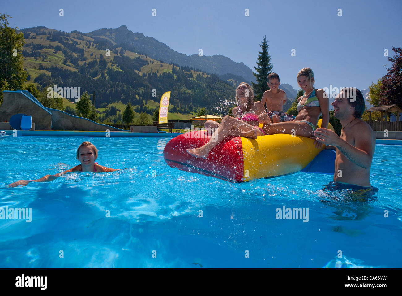 Family, swimming-pool, canton, Bern, Bernese Oberland, bath, bathing, swimming, floatation, outdoor swimming pool, Frutigen, Ber Stock Photo