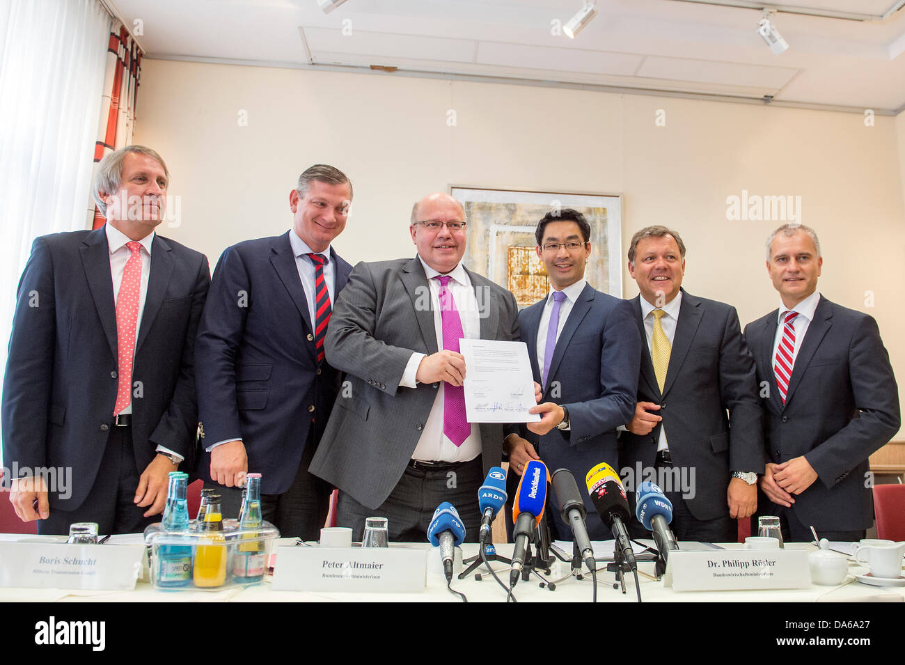 Berlin, Germany. July 5th 2013. Inter alia press conference with German Minister Philipp Rösler and Minister Peter Altmaier about concept of citizen participation in network expansion with agreement signing between the companies and the Government. Credit: Credit:  Gonçalo Silva/Alamy Live News. Stock Photo
