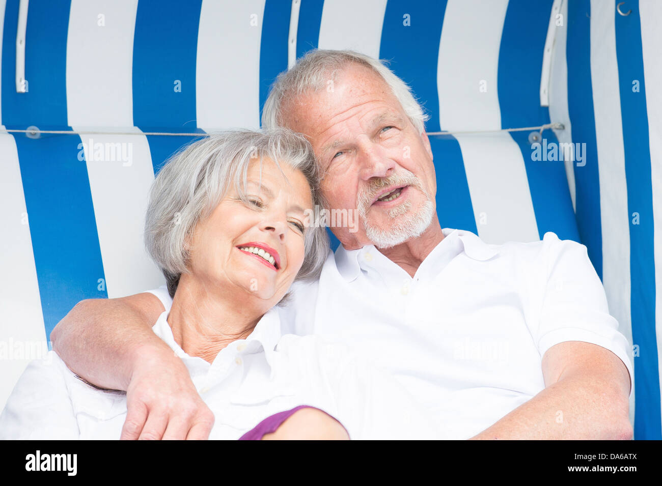 Happy and smiling senior couple in a beach chair Stock Photo - Alamy