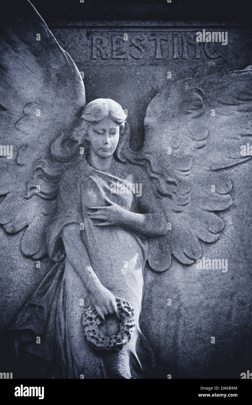 Broken wing statue hi-res stock photography and images - Alamy