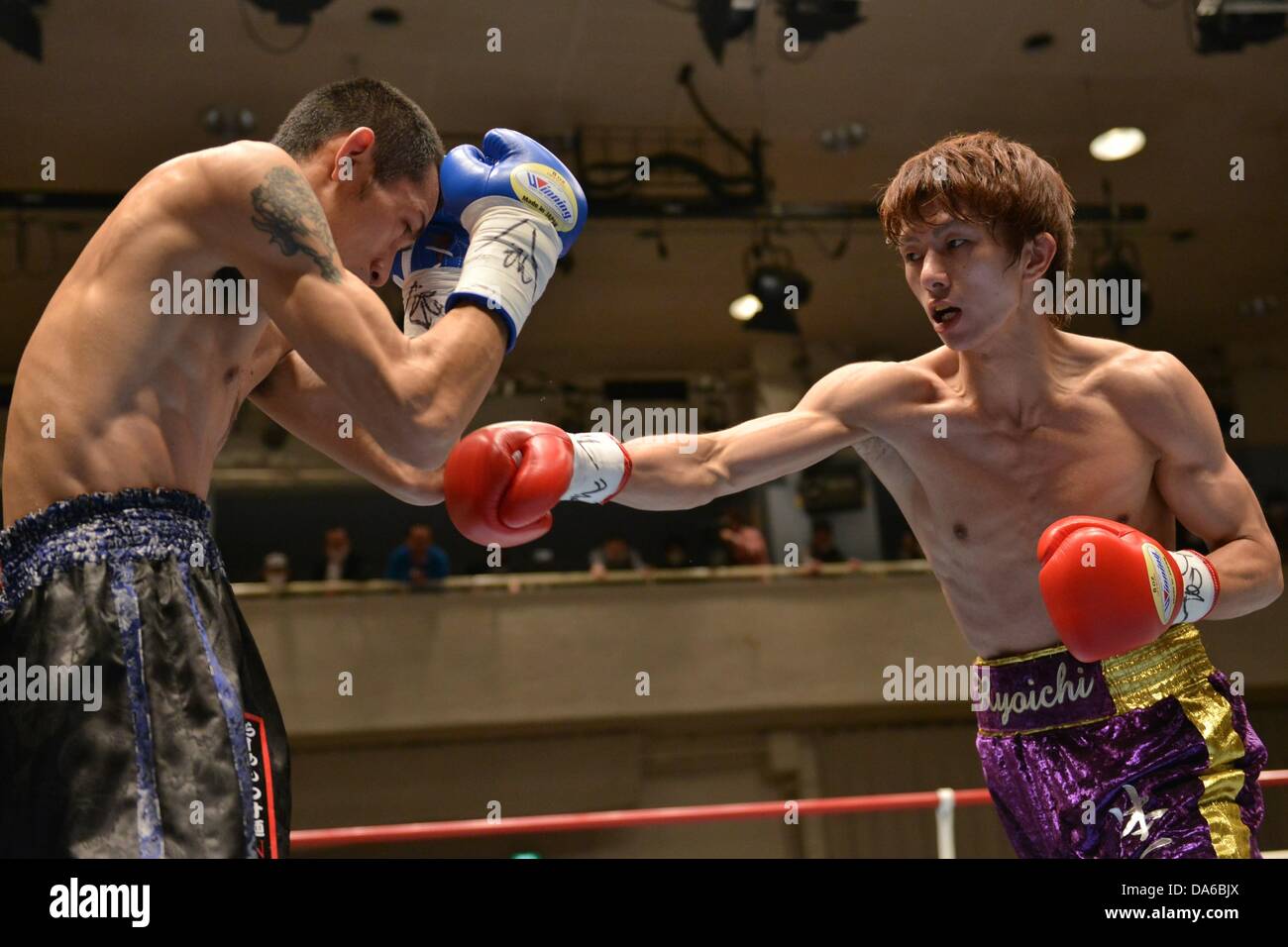 (L-R) Yuki Chinen, Ryoichi Taguchi, APRIL 3, 2013 - Boxing : Ryoichi ...