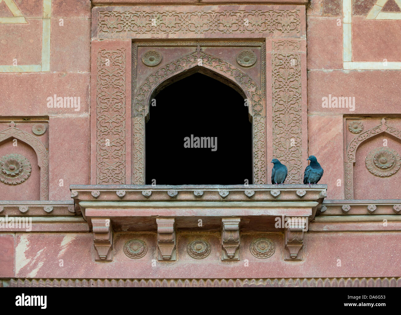 Pigeons on a balcony with decorative elements carved in sandstone, Red Fort Stock Photo