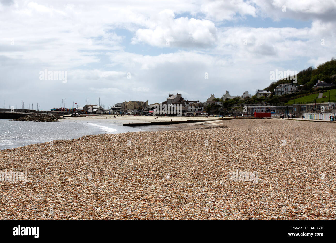 Lyme regis beach sand sun holiday hi-res stock photography and images ...