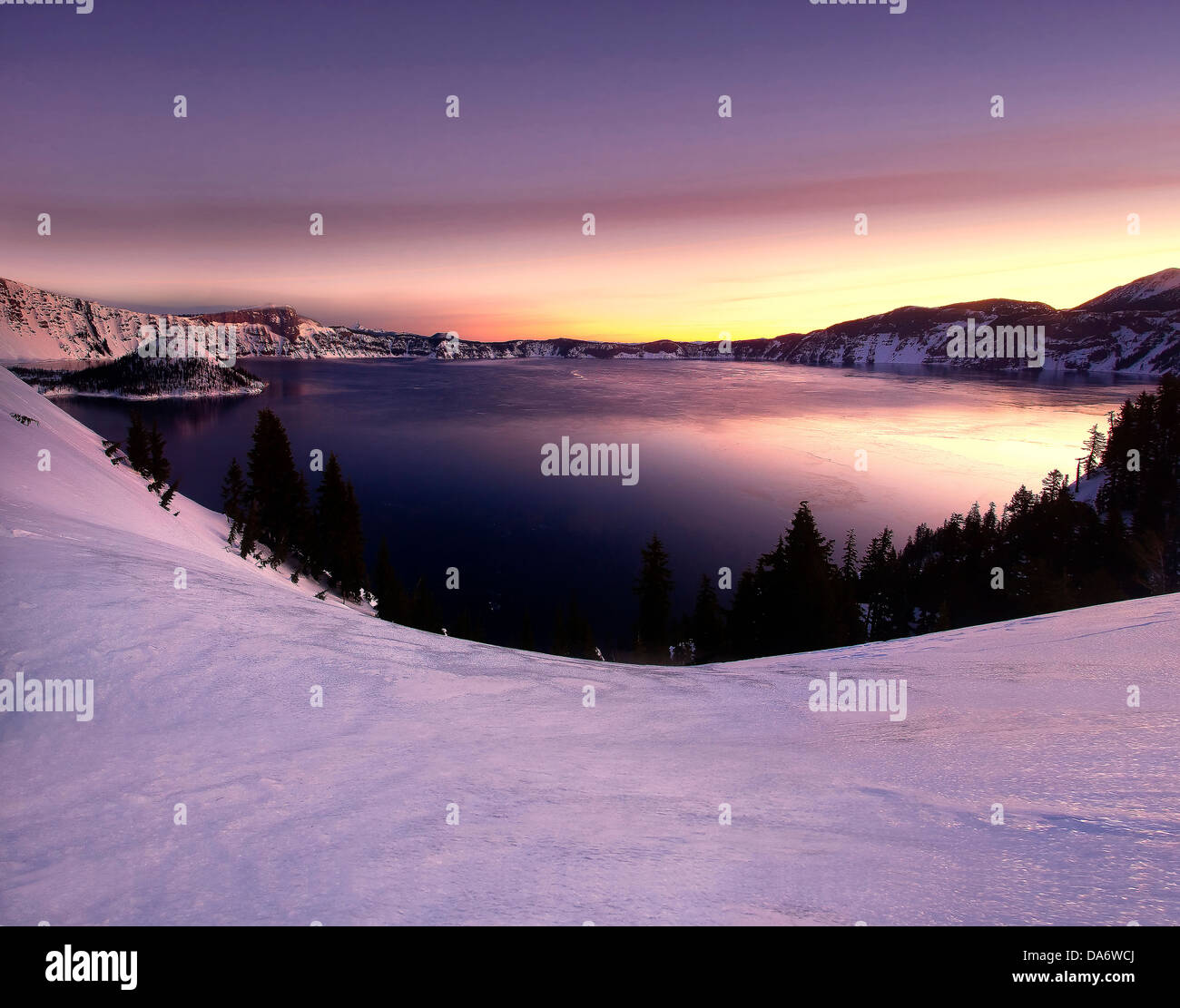Crater lake national park snow hi-res stock photography and images - Alamy, image size:1300x1111