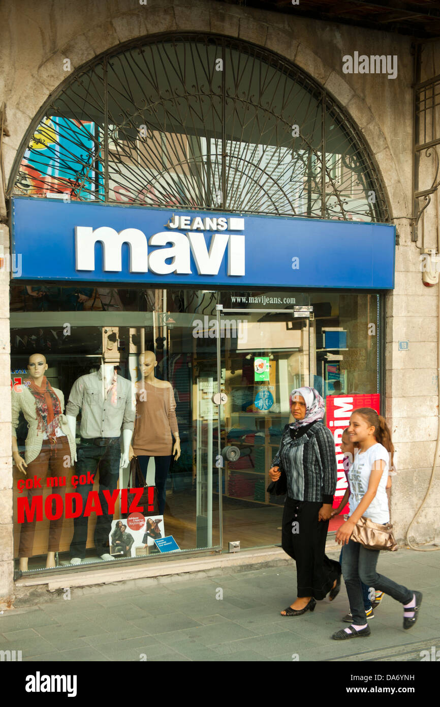 Mavi jeans hi-res stock photography and images - Alamy