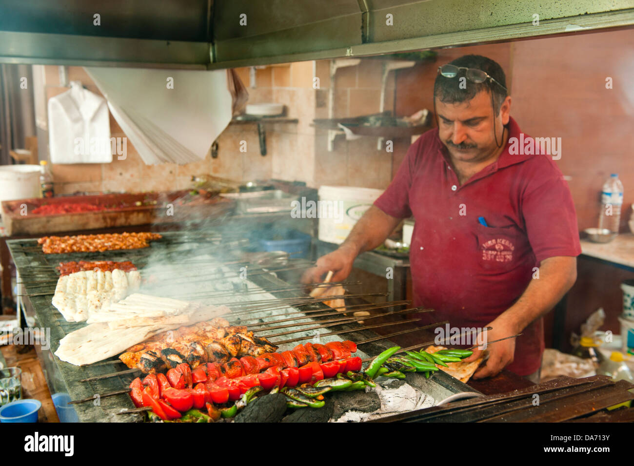 Türkei, Adana, Adana Kebap Grill, im alten Baazar-Viertel beim Uhrturm Stock Photo