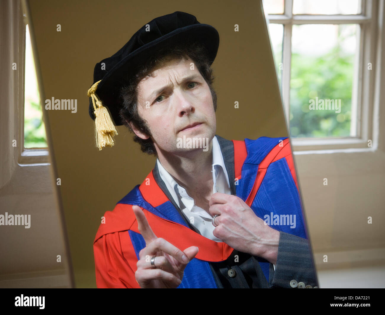 Cap comedian hi-res stock photography and images - Alamy