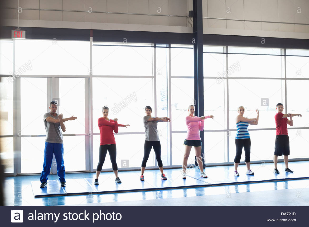 Group exercise hi-res stock photography and images - Alamy