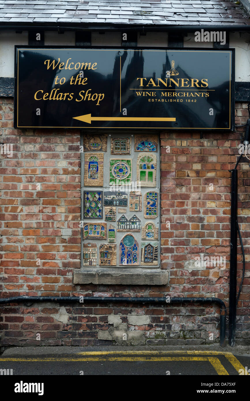 Sign to Tanners Wines Cellars Shop, Shrewsbury, Shropshire Stock Photo