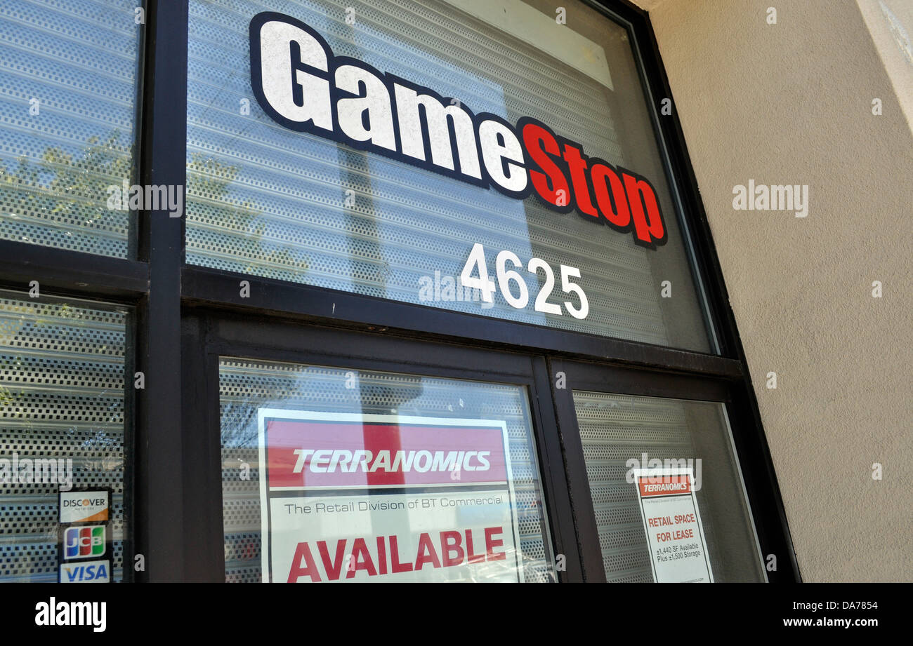 Gamestop store hi-res stock photography and images - Alamy