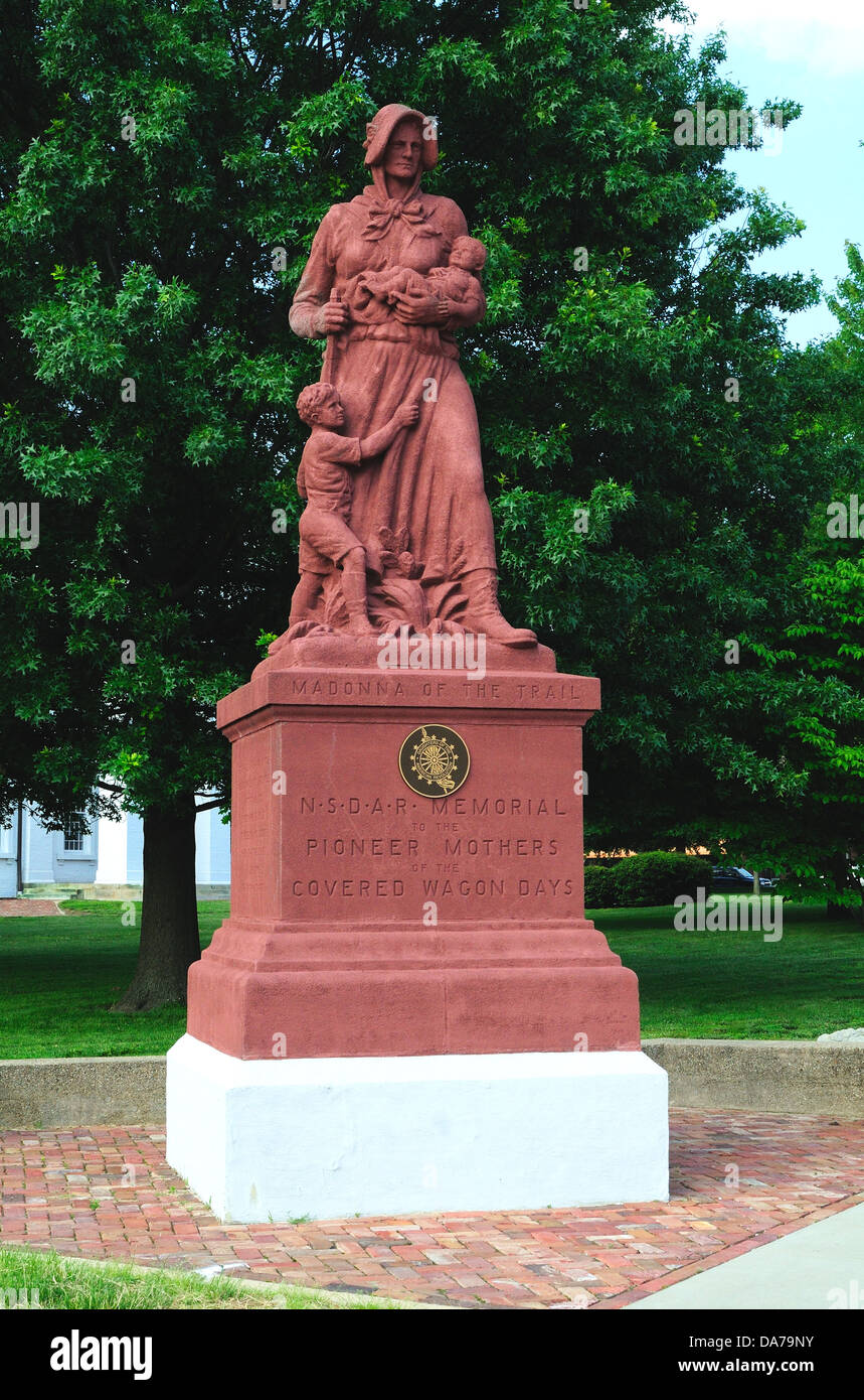 Madonna of the Trail statue in Vandalia Illinois USA Stock Photo Alamy