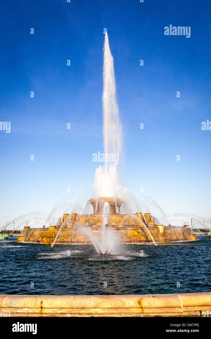 Buckingham Fountain in Grant Park Chicago, IL Stock Photo - Alamy