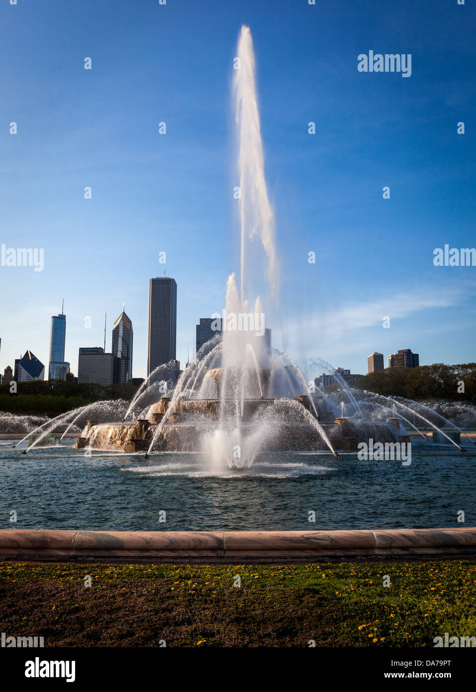 Chicago skyline buckingham fountain in hires stock photography and