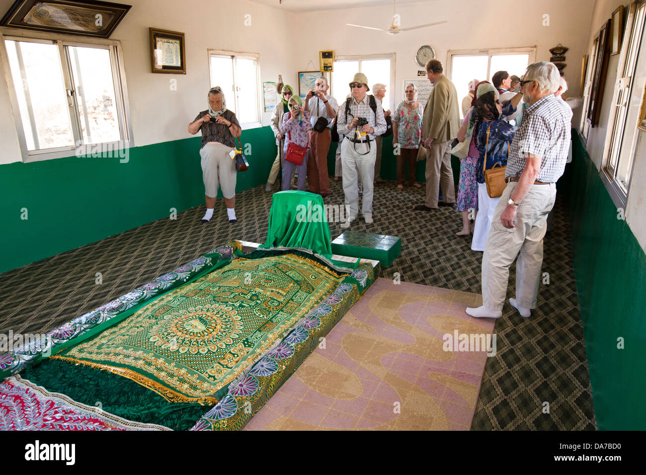 Oman Salalah Dhofar Jabal Auara Visitors Inside Job s Tomb Nabi 