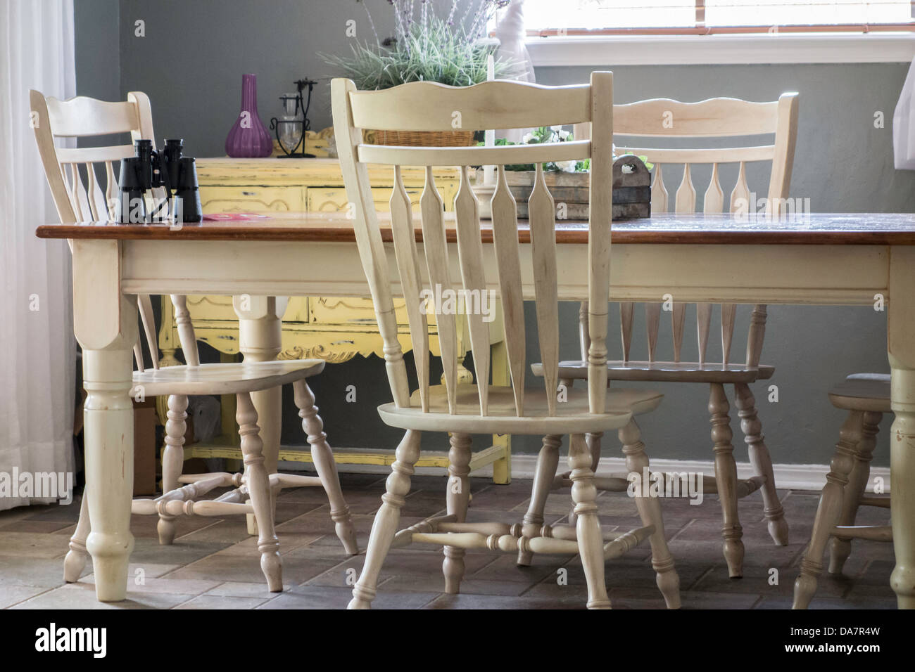 Country style dining room set hi-res stock photography and images - Alamy