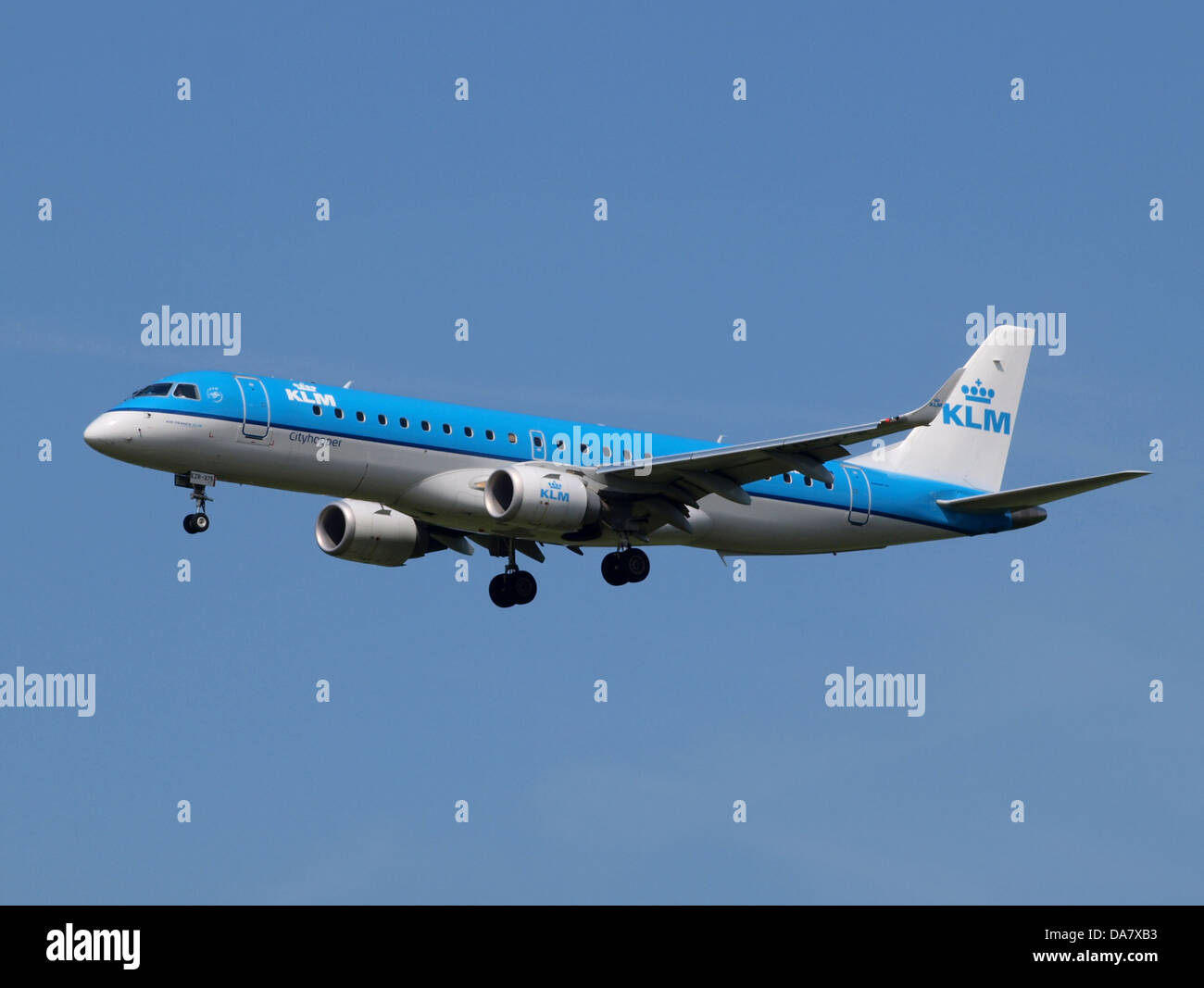 Embraer 190, boarding hi-res stock photography and images - Alamy