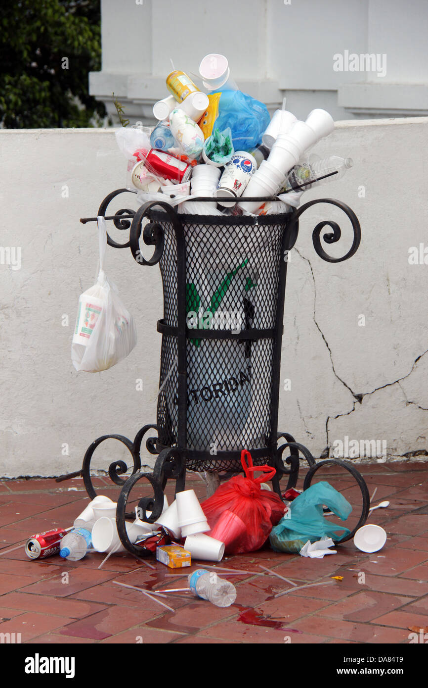 Public trash can hires stock photography and images Alamy