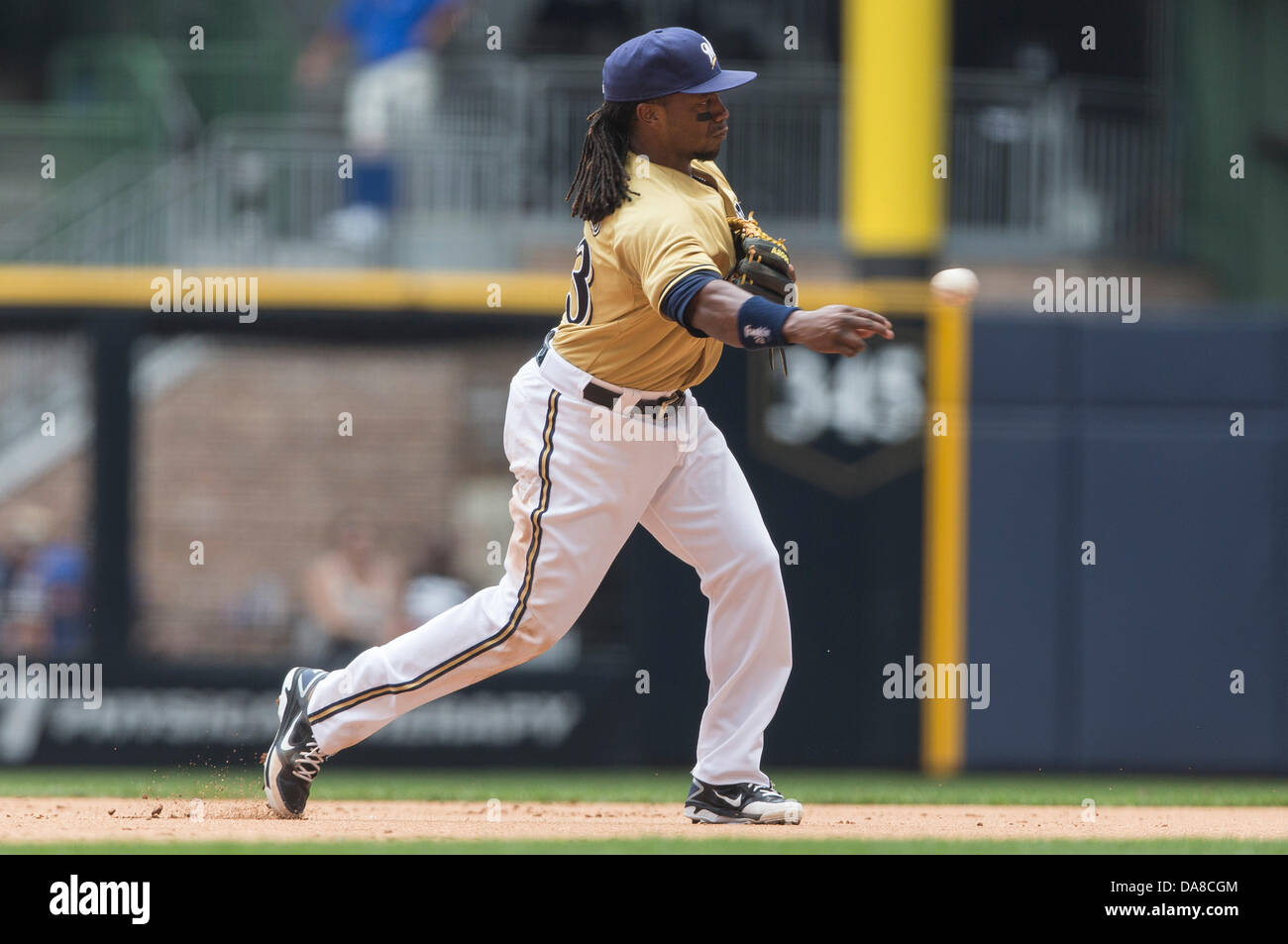 July 16, 2016: New York Mets right fielder Curtis Granderson (3) looks on  with his glove on his head during the MLB game between the New York Mets  and Philadelphia Phillies at