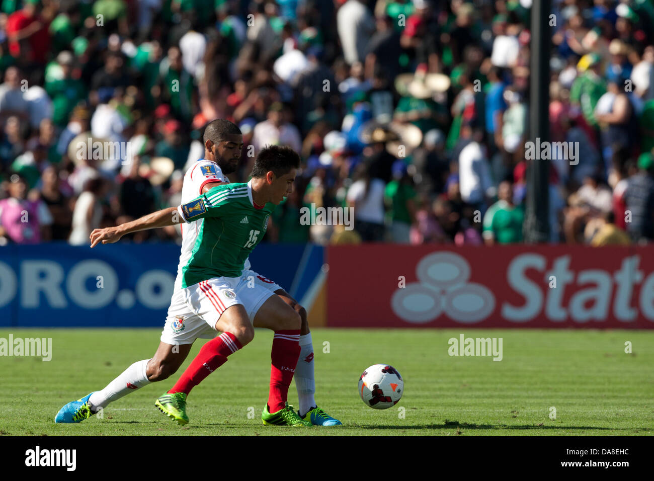Pasadena, California, USA. 7th July, 2013. Efrain Velarde #15 of Mexico and Gabriel Gomez #6 of Panama during the 2013 CONCACAF Gold Cup game between Mexico and Panama on July 7, 2013 at the Rose Bowl in Pasadena, Ca. Credit:  Brandon Parry / Newsport/Alamy Live News Stock Photo