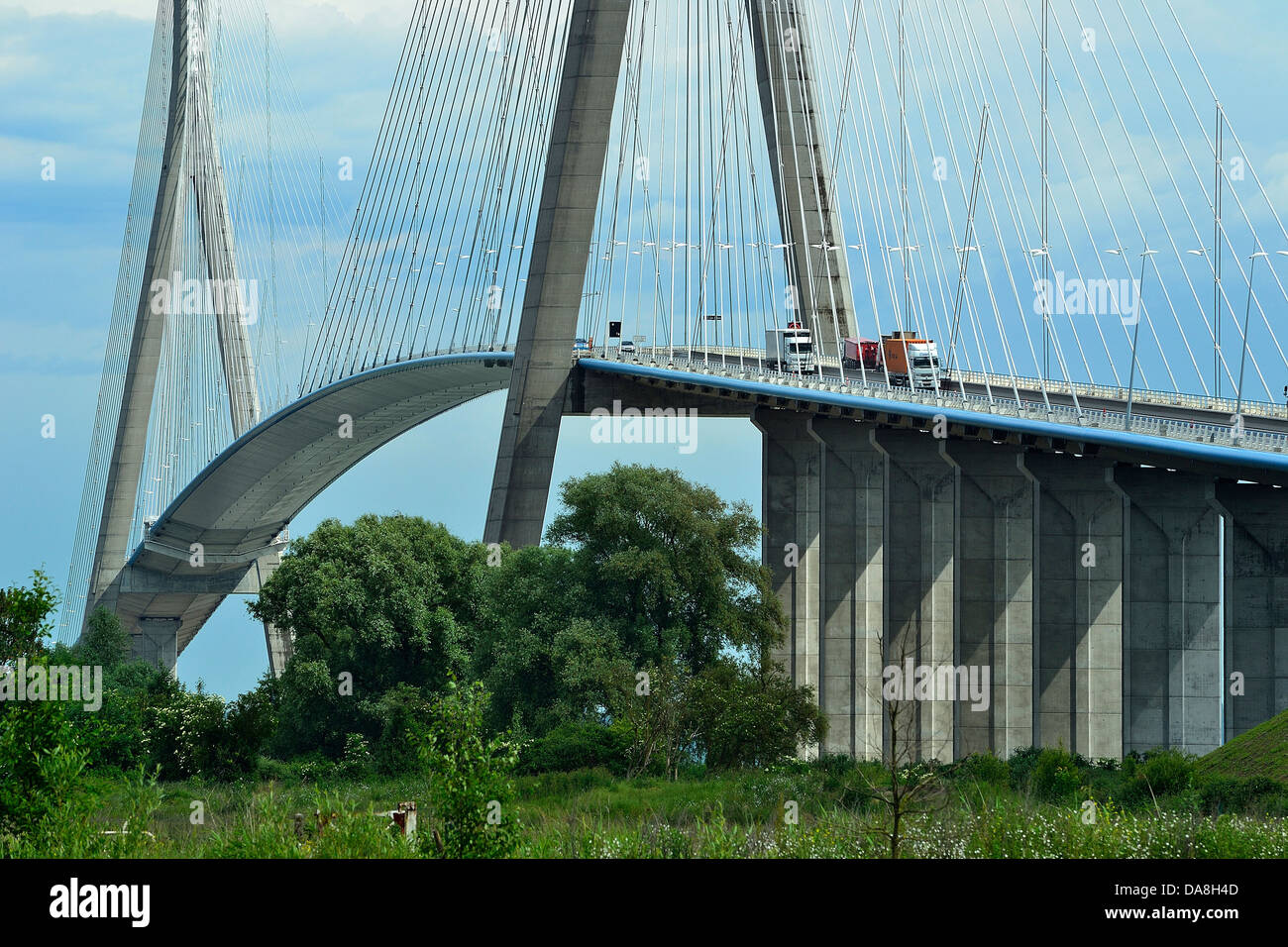 'Pont de Normandie' (Bridge of Normandy) : a cable-stayed road bridge over the river Seine, linking Le Havre to Honfleur. Stock Photo