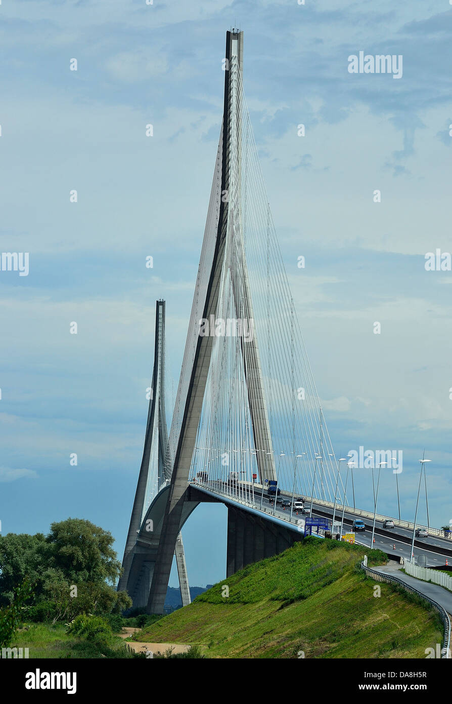 'Pont de Normandie' (Bridge of Normandy) a cablestayed road bridge