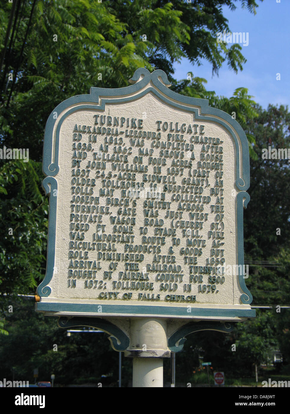 TURNPIKE TOLLGATE  Alexandria-Leesburg Pike, chartered in 1813, was completed after 1838. An 1862 map shows a house and tollgate Stock Photo