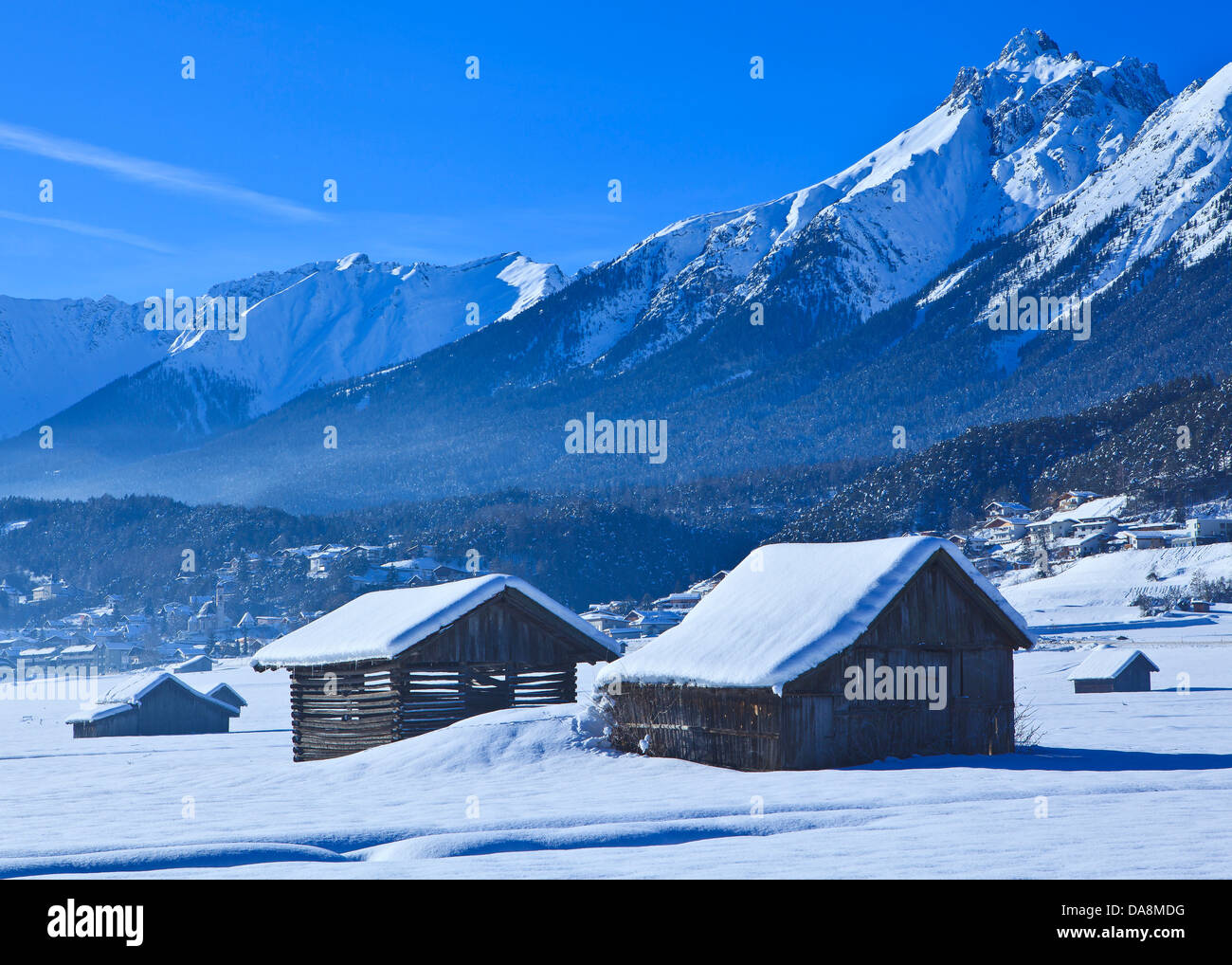 Austria, Europe, Tyrol, Gurgltal, Tarrenz, place, winter, Stadel, hay barn, snow, sky, Platteinspitze, mountains, Lechtal, Lech Stock Photo