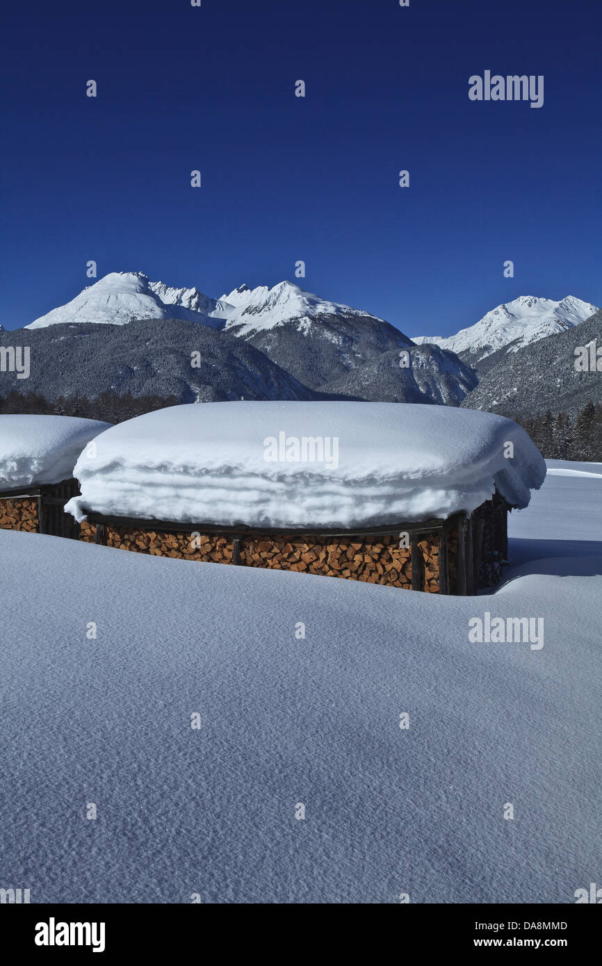 Austria, Europe, Tyrol, Mieminger plateau, Obsteig, Holzleiten, winter, snow, mountains, Lechtal, Lech valley, Alps, wood, fores Stock Photo