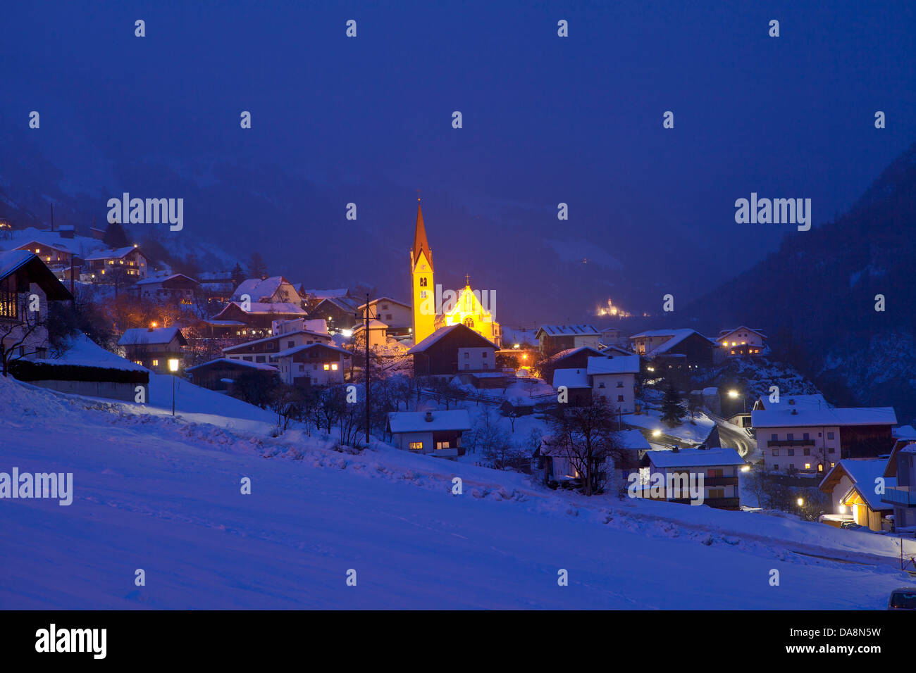 Austria, Europe, Tyrol, Oberes Gericht, Kauns, Kaunertal, winter, evening, winter evening, night, dusk, twilight, lights, church Stock Photo