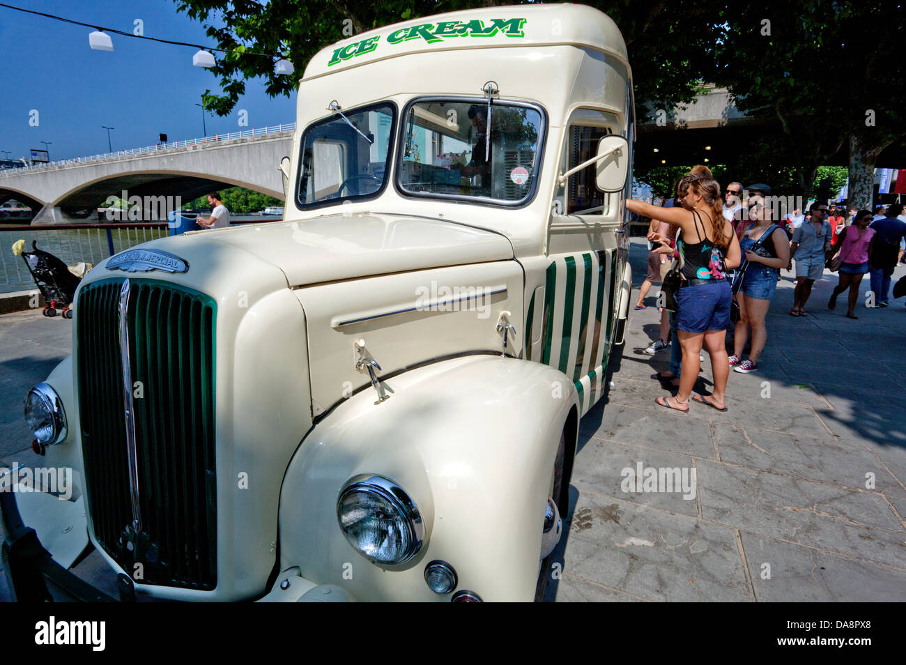 Vintage ice cream van on South Bank, London Stock Photo Alamy