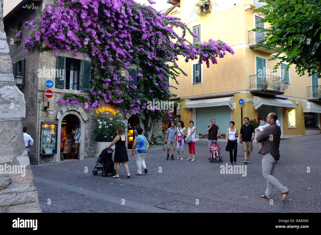 Piazza Porto Valentino in Sirmione, Italy Stock Photo - Alamy