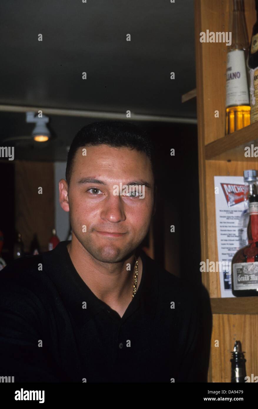DEREK JETER.New York Yankees serve food and drinks at fundraiser Mickey Mantle's Restaurant 1998.k13026ml.(Credit Image: © Mitchell Levy/Globe Photos/ZUMAPRESS.com) Stock Photo