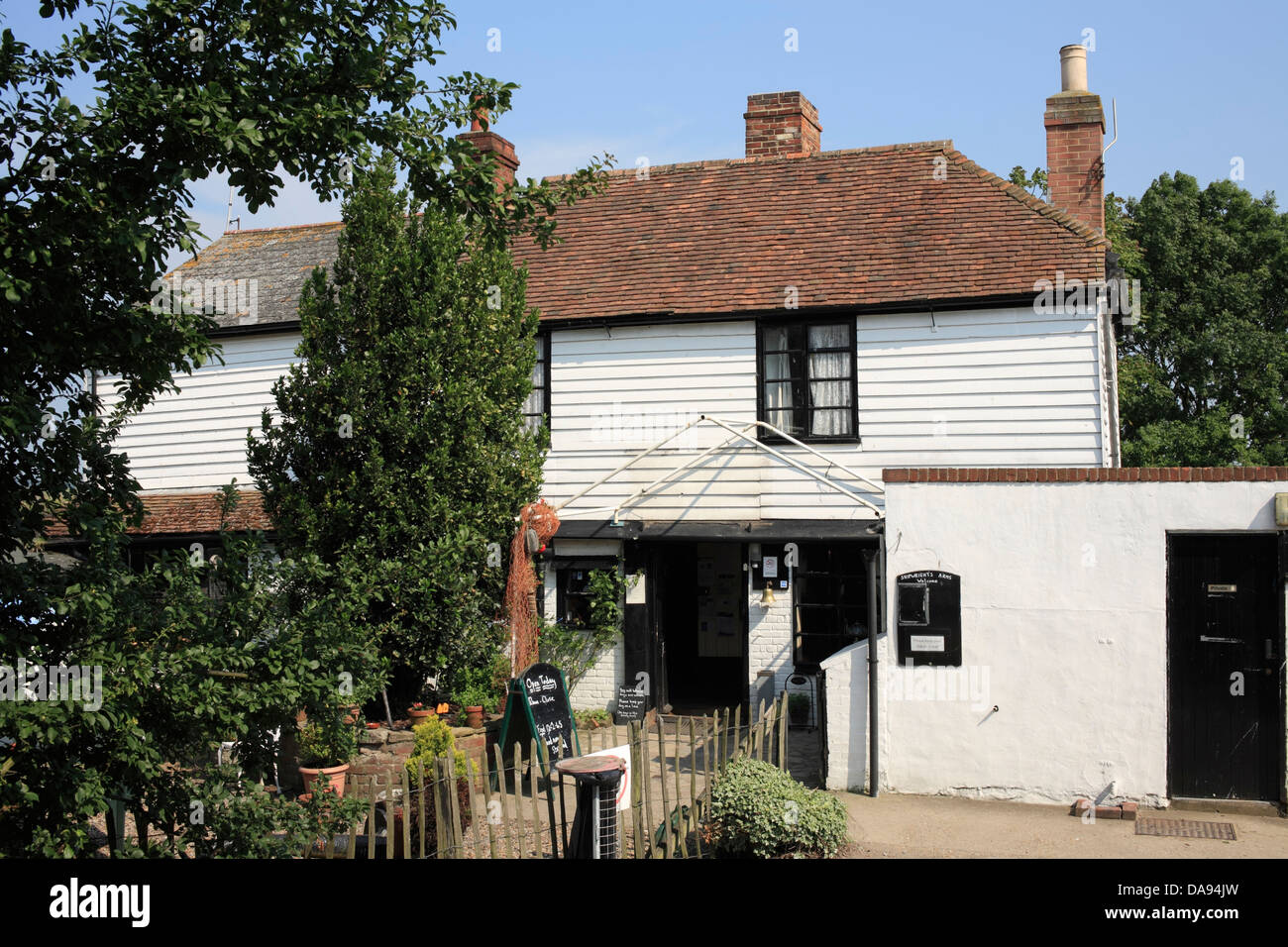 The Shipwrights arms public house at Hollowshore on the creek near Faversham Stock Photo