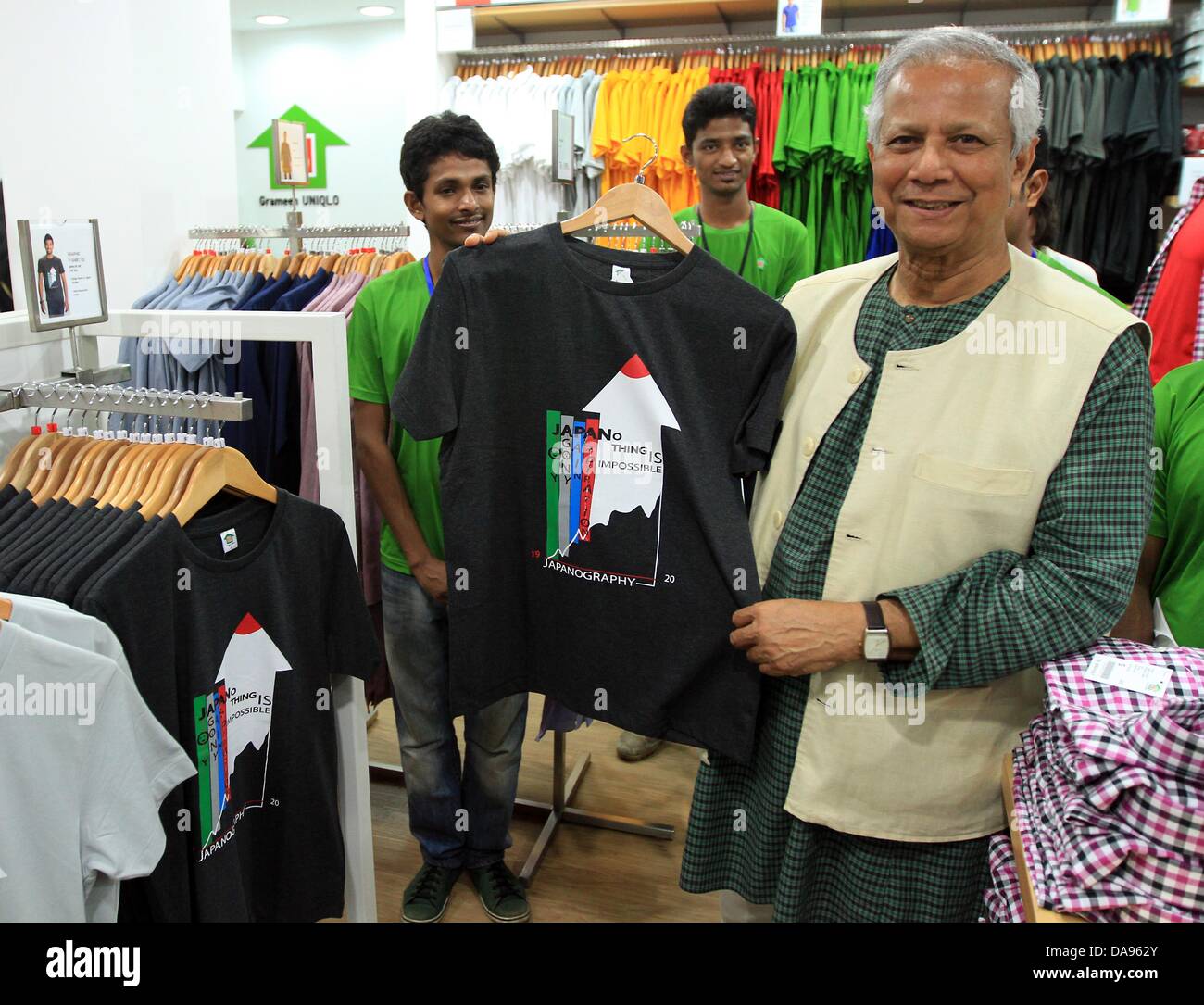 Grameen uniqlo hi-res stock photography and images - Alamy