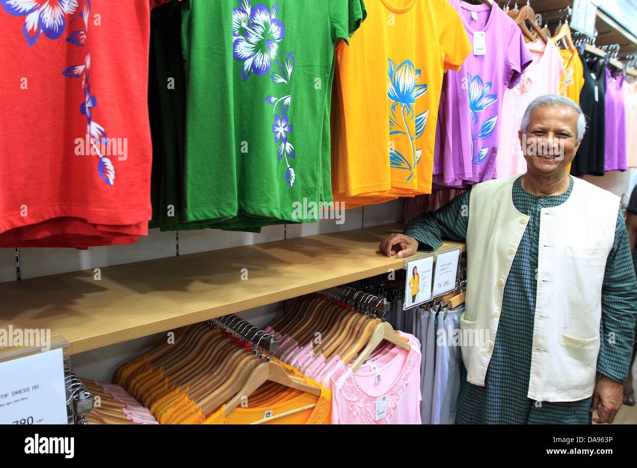 Grameen uniqlo hi-res stock photography and images - Alamy