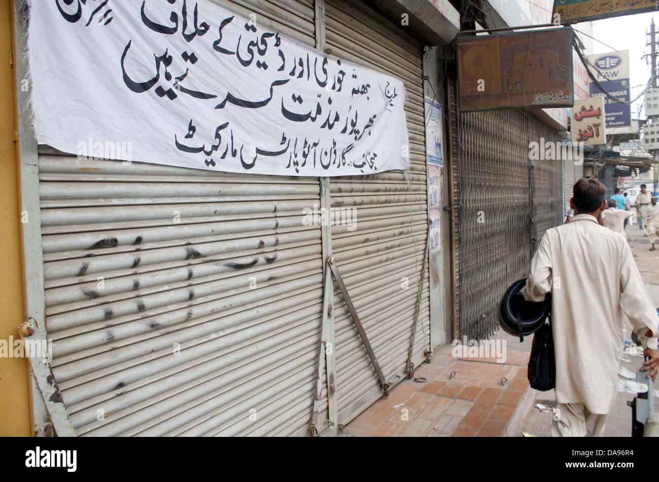 Garden Auto Parts markets seen closed during strike called by shopkeepers against dacoities and extortion mafia, in Karachi on Monday, July 08, 2013. Stock Photo