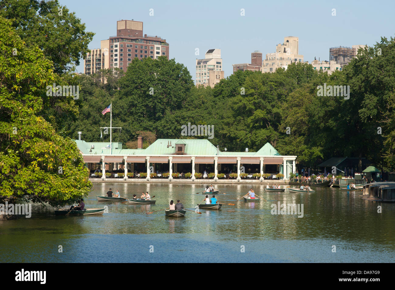 BOATHOUSE BOATING LAKE CENTRAL PARK MANHATTAN NEW YORK CITY USA Stock Photo Alamy