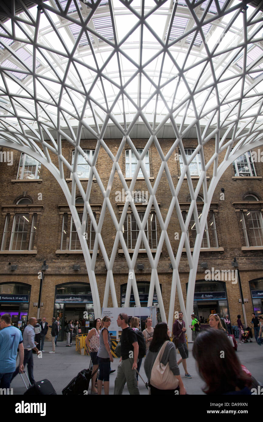Kings cross concourse hi-res stock photography and images - Alamy