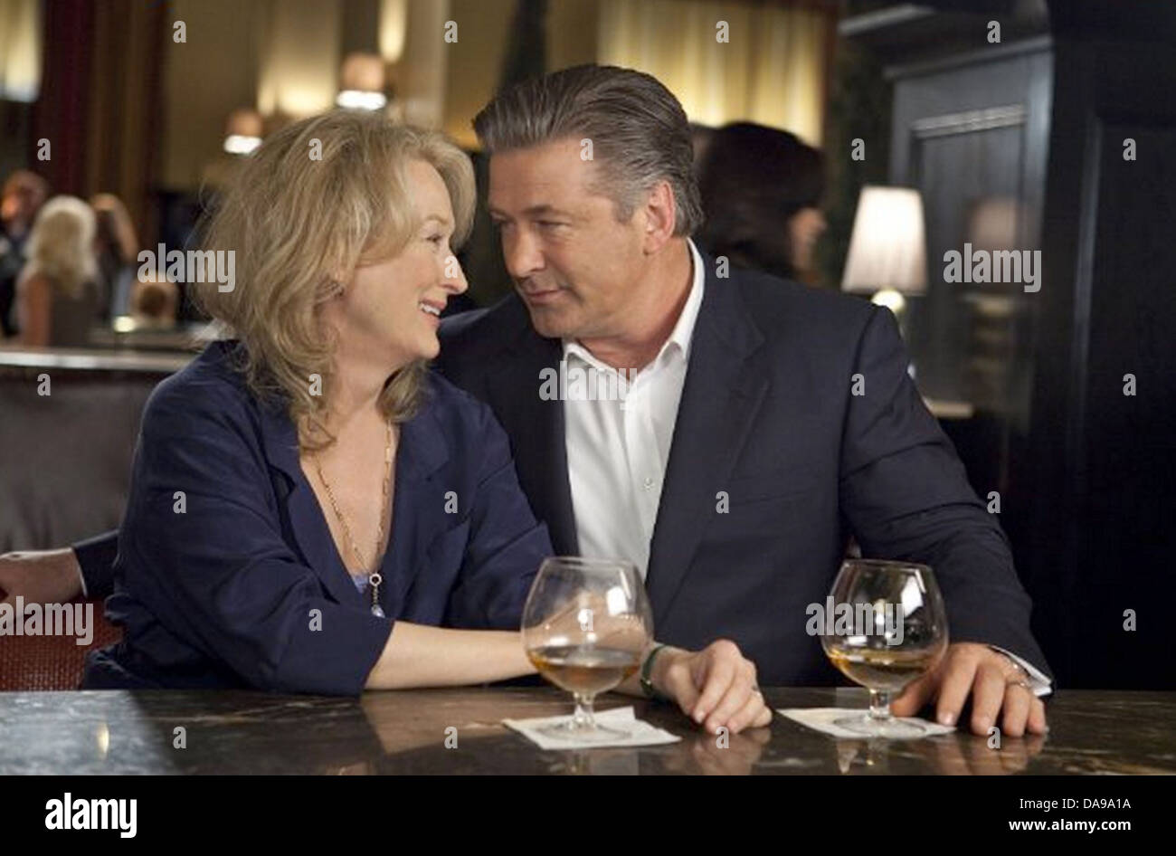 IT'S COMPLICATED 2009 Universal Pictures film with Meryl Streep and Alec Baldwin Stock Photo