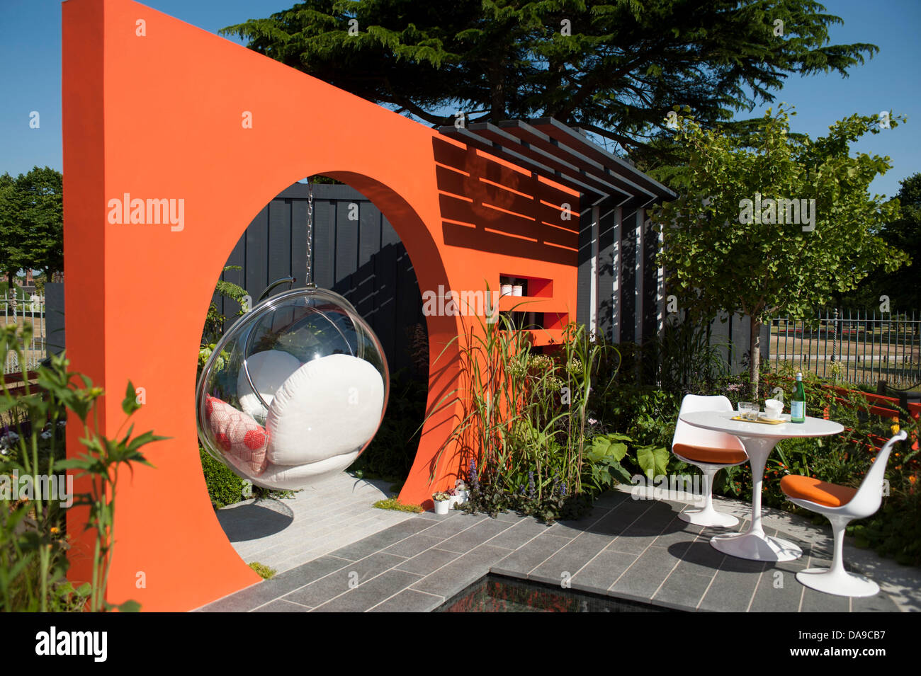 Mid Century Modern Garden High Resolution Stock Photography and Images